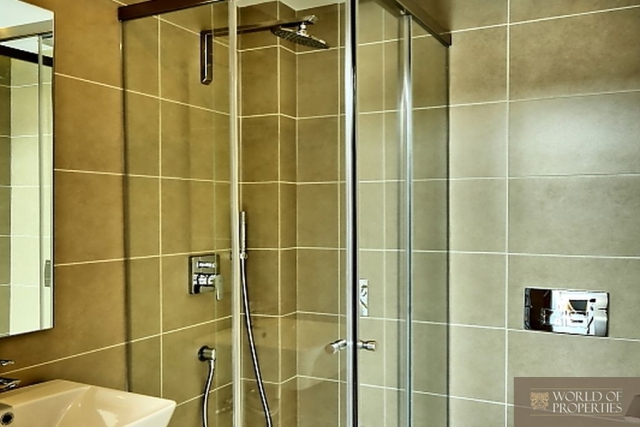 web_26.bathroom 2.jpg
